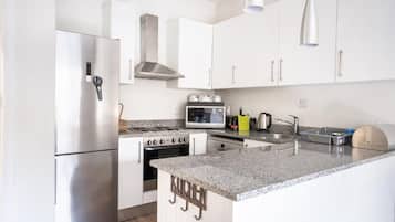 家庭公寓, 多張床 | 私人廚房 | 大型雪櫃/冰箱、微波爐、焗爐、爐具