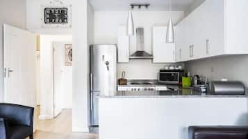 Family Apartment, Multiple Beds | Private kitchen | Full-size fridge, microwave, oven, stovetop