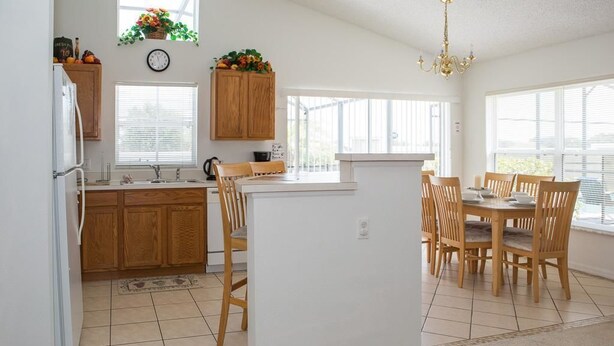 Luxury Apartment, 3 Bedrooms, Non Smoking | In-room dining - Fiona's Southern Dunes Villa (Haines City)