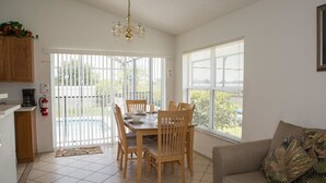 Luxury Apartment, 3 Bedrooms, Non Smoking | In-room dining - Fiona's Southern Dunes Villa (Haines City)