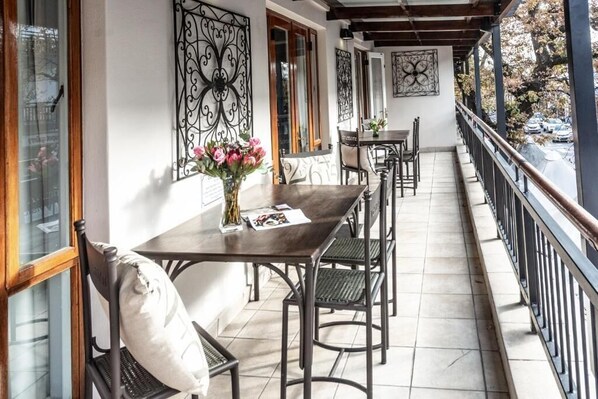 City Apartment, 3 Bedrooms, Non Smoking, City View | Terrace/patio