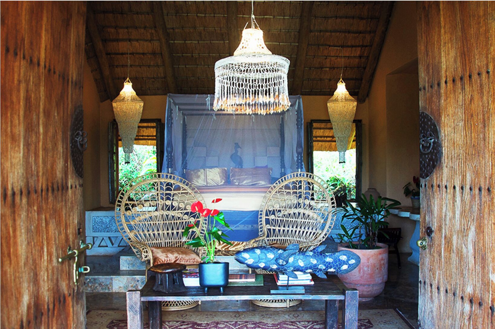 Minibar, caja de seguridad en la habitación y decoración personalizada 