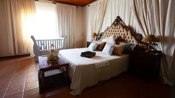 Escrivaninha, berços grátis, camas extras/dobráveis (sobretaxa)