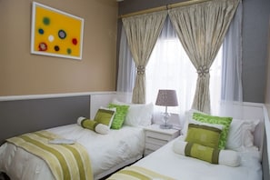 Premium bedding, in-room safe, desk, free WiFi