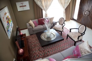 Body treatments, facials, 1 treatment room