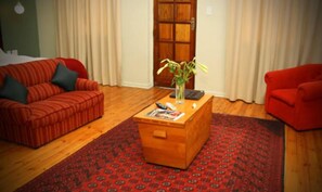 In-room safe, desk, free WiFi