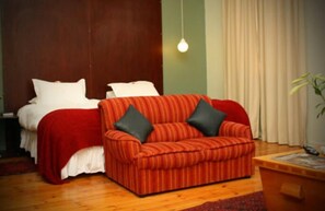 Deluxe Twin Room, 1 Bedroom | In-room safe, desk, free WiFi