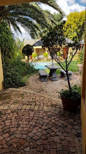 Outdoor pool - Jubilee Lodge Guest House (Randburg)