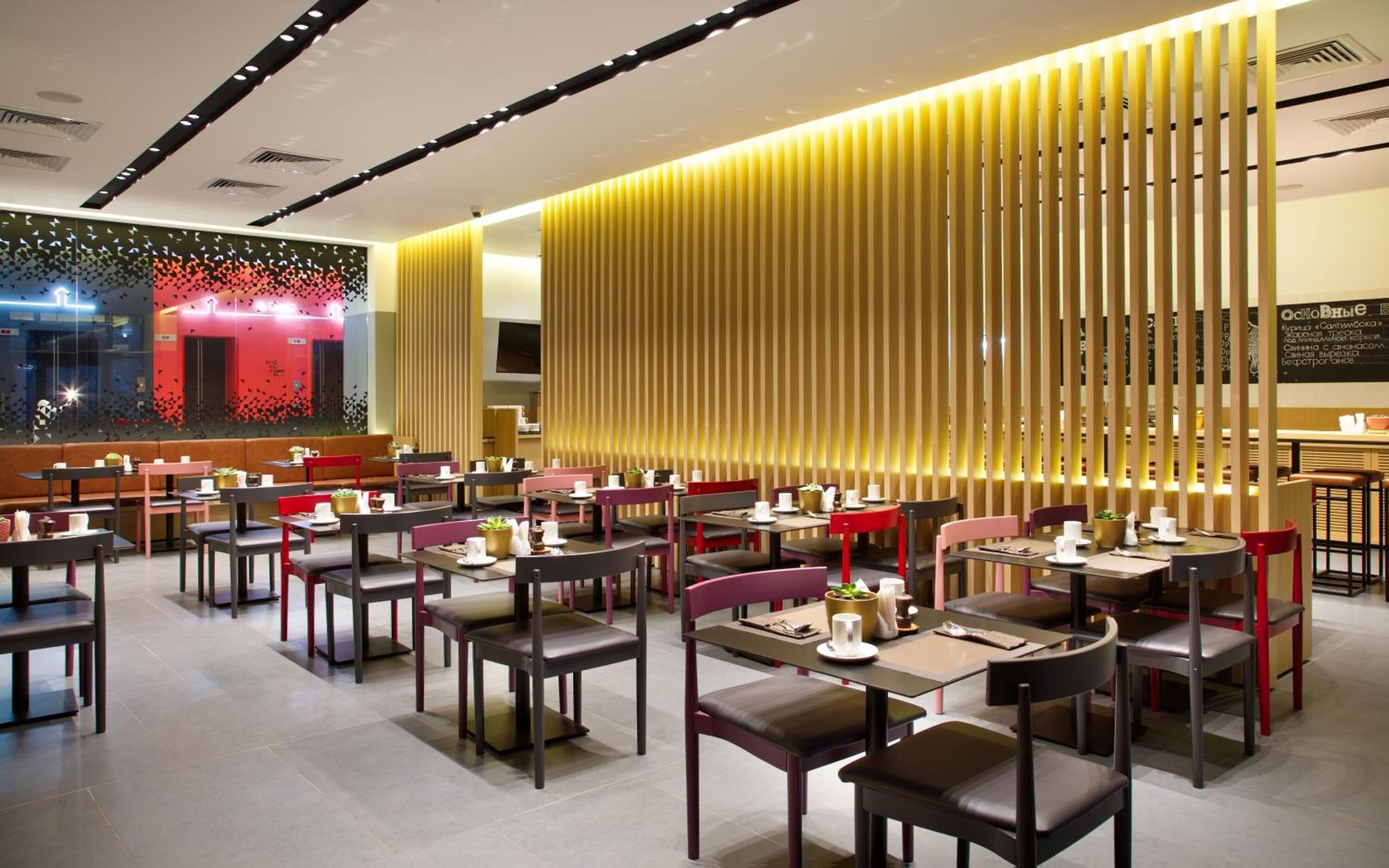 Petit déjeuner, déjeuner et dîner servis sur place