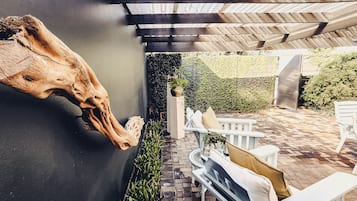 Family House, 2 Bedrooms (The Seagull Hemanus House) | Courtyard view