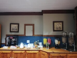 Daily English breakfast (ZAR 75 per person)