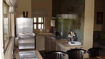 Family Bungalow, 2 Bedrooms (Kingfisher Lodge) | Dapur peribadi
