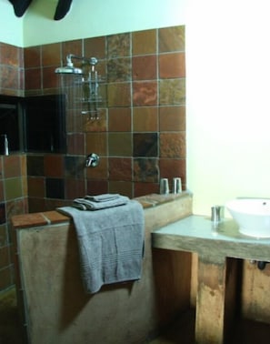 A bathroom with a shower, a sink, and a towel hanging on the wall. - Leselo La Bontshi Lodge (Groblersdal)