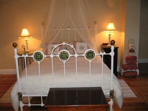 1 bedroom, in-room safe, free WiFi, bed sheets