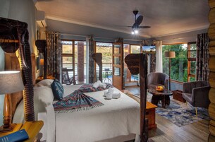 Minibar, caja de seguridad en la habitación y decoración personalizada 