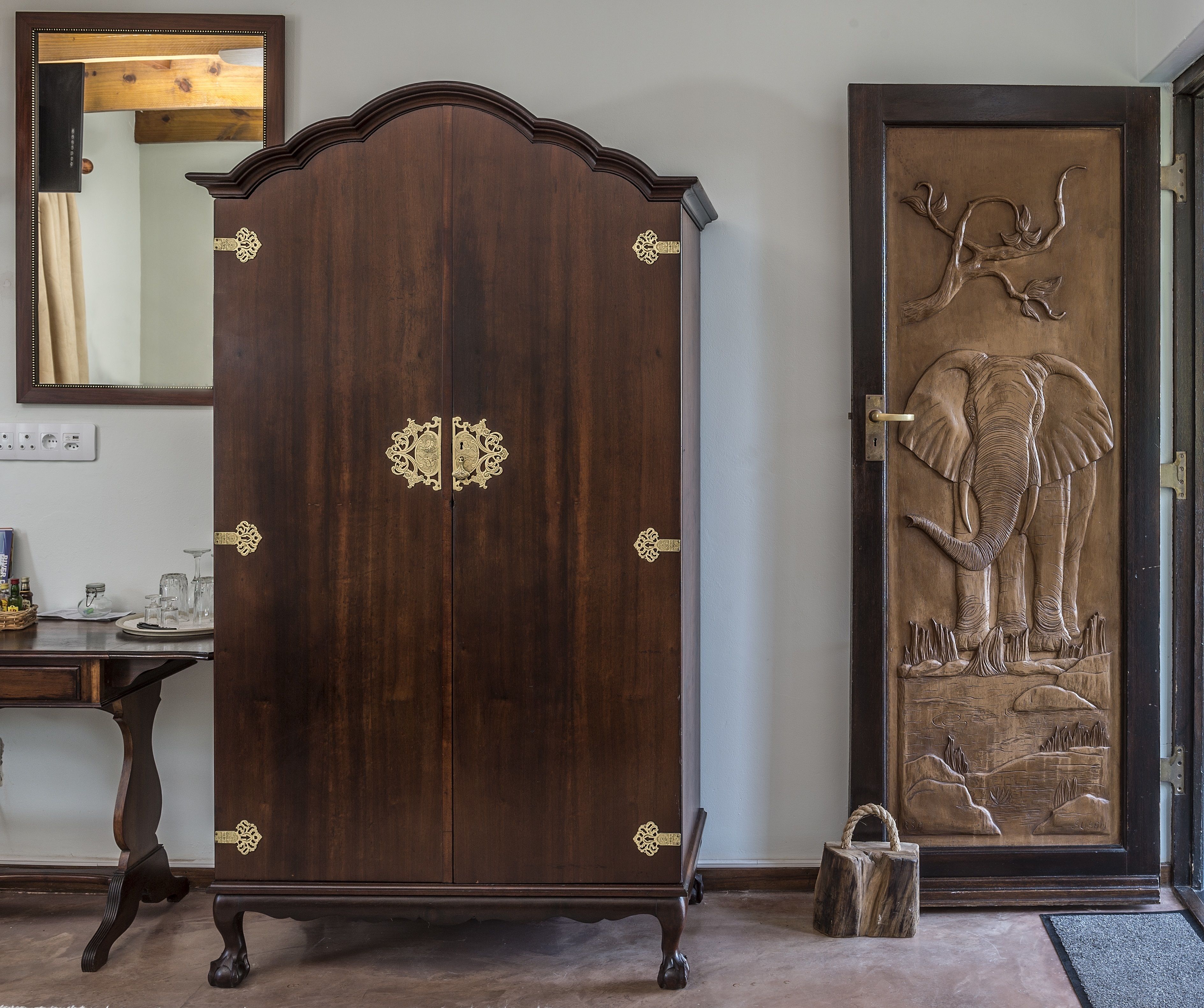 Comfort Studio Suite, 1 Bedroom (Elephant Suite ) | Minibar, in-room safe, individually decorated, individually furnished