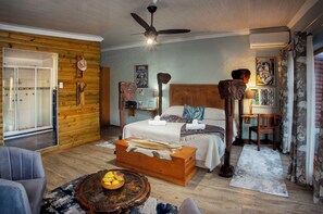 Superior Suite, 1 Bedroom (Afrika Suite ) | Minibar, in-room safe, individually decorated, individually furnished - Dungbeetle River Lodge (Colchester)