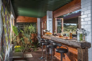 Free daily full breakfast 