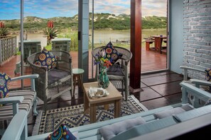 Deluxe Cottage (River Cottage ) | Terrace/patio - Dungbeetle River Lodge (Colchester)