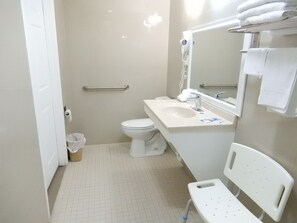 Shower, towels - Siesta Inn McAllen (McAllen)