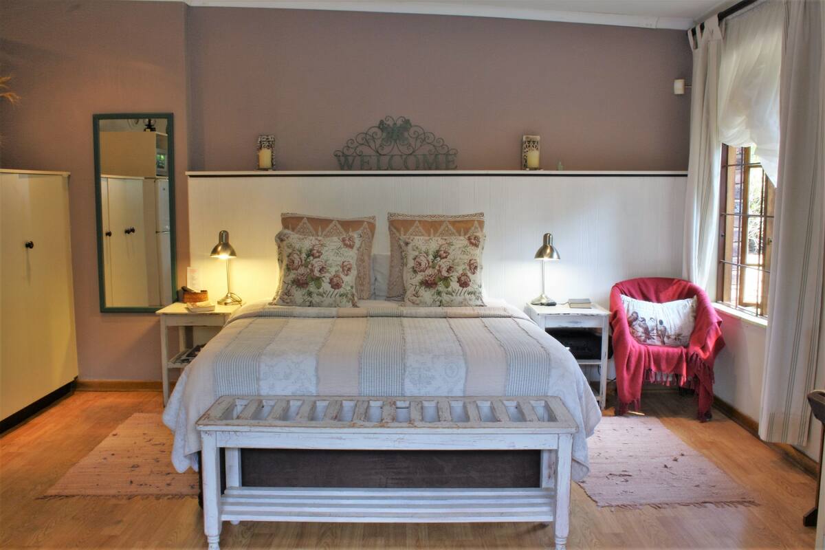 1 bedroom, in-room safe, desk, iron/ironing board