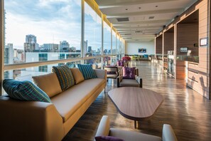 ฝ่ายต้อนรับ