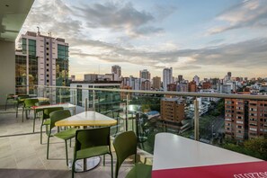 Breakfast, lunch and dinner served  - Hampton by Hilton Bucaramanga (Bucaramanga)