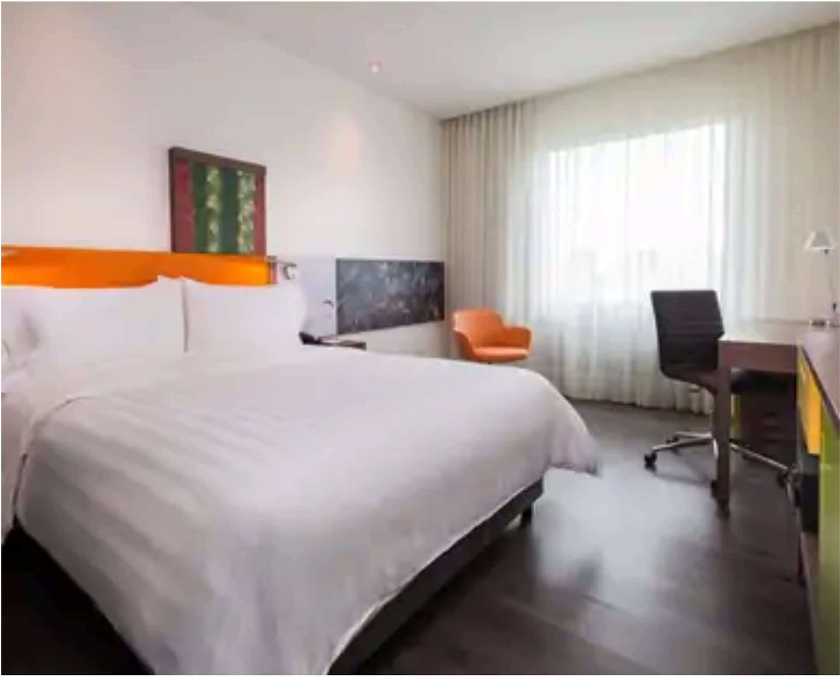 room, 1 queen bed | desk, soundproofing, iron/ironing board, cots/infant beds