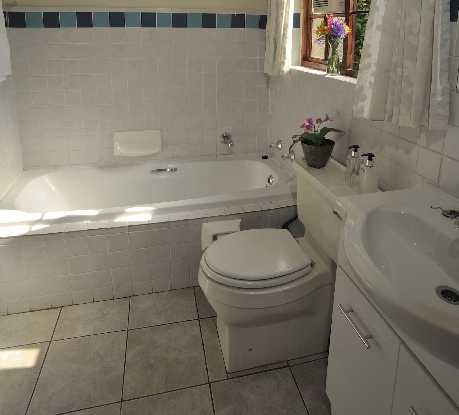 Standard Cottage, Garden View (Double) | Bathroom | Towels, soap, shampoo, toilet paper