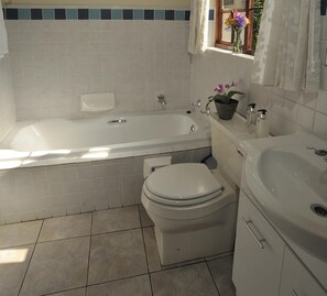 Standard Cottage, Garden View (Double) | Bathroom