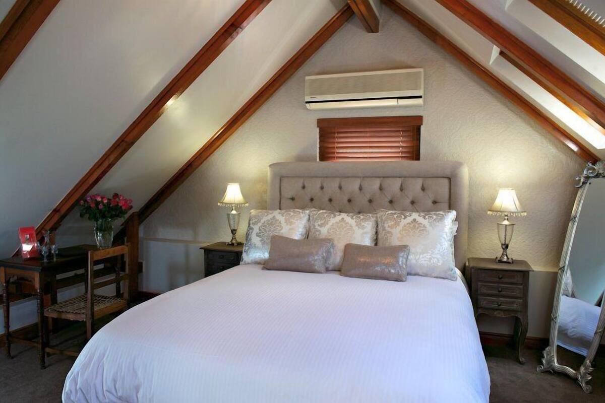 Luxury Loft Room