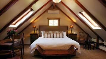 Minibar, in-room safe, free WiFi