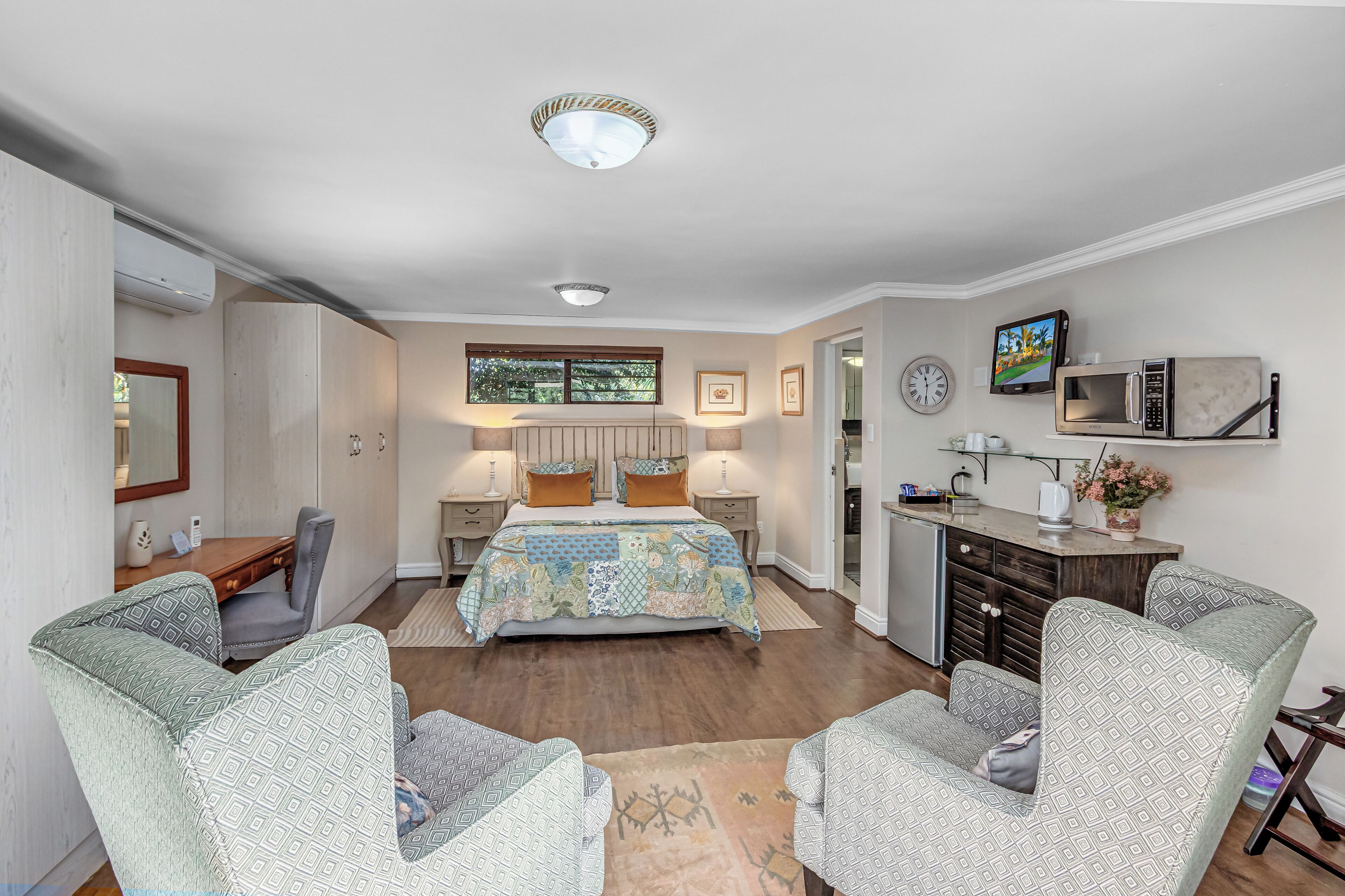 豪華開放式套房 | 1 間睡房、特厚豪華床墊、房內夾萬、獨特設計