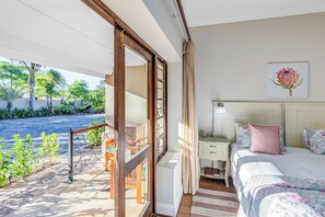 豪華雙人或雙床房, 1 間臥室, 私人浴室, 庭園 (Deluxe Queen Suite ) | 1 間睡房、特厚豪華床墊、房內夾萬、獨特設計