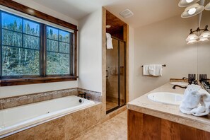 Room, 4 Bedrooms (Sanctuary Home, 4 Bath) | Bathroom | Combined shower/tub, free toiletries, towels