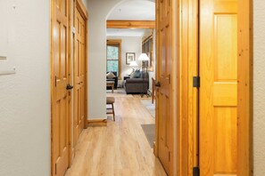 Apartment, 2 Schlafzimmer, 2 Bäder (Trappers Crossing) | Flur