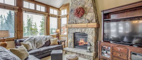 公寓客房, 3 間臥室, 2 間浴室 (Settlers Creek) | 客廳 | 平面電視