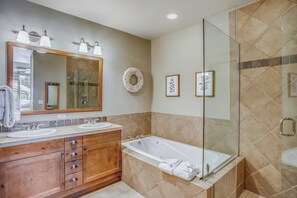 Condo, 3 Bedrooms, 2 Bathrooms (Settlers Creek) | Bathroom - East Keystone by Vail Resorts (Keystone)