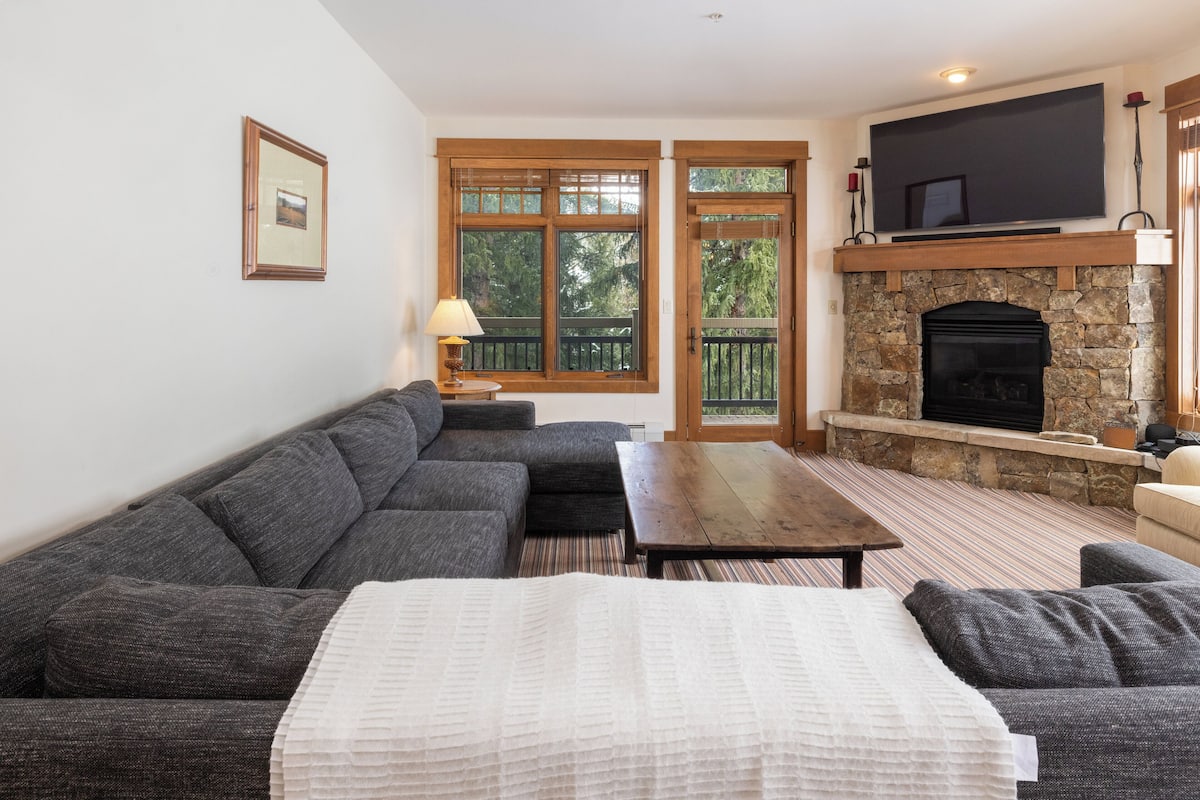 Premier Condo, 4 Bedrooms (Lone Eagle, 4 Bath) | Living area