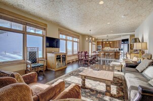 Flat-screen TV, fireplace