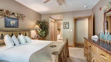 Premier Condo, 3 Bedrooms (Lone Eagle, 3 Bath) | 1 bedroom, desk, iron/ironing board, free cribs/infant beds