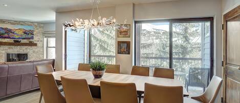 تناول الطعام داخل الغرفة