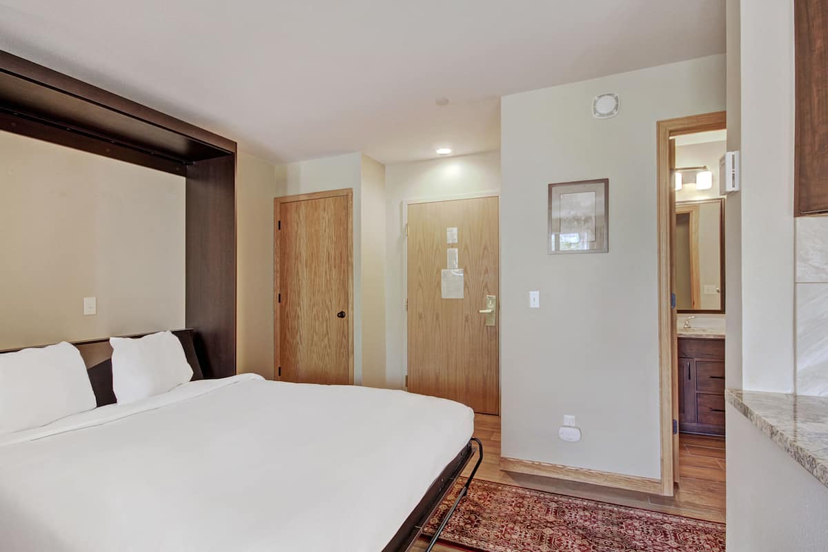 Studio (Condo) | Setrika/meja setrika, tempat tidur bayi gratis, dan Wi-Fi gratis