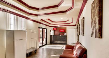 Red Roof Inn & Suites Pensacola - NAS Corry