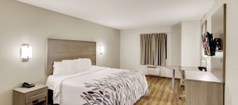 Red Roof Inn & Suites Pensacola - NAS Corry