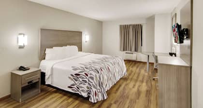 Red Roof Inn & Suites Pensacola - NAS Corry