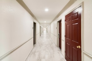 Interior - Red Roof Inn & Suites Pensacola - NAS Corry (Pensacola)