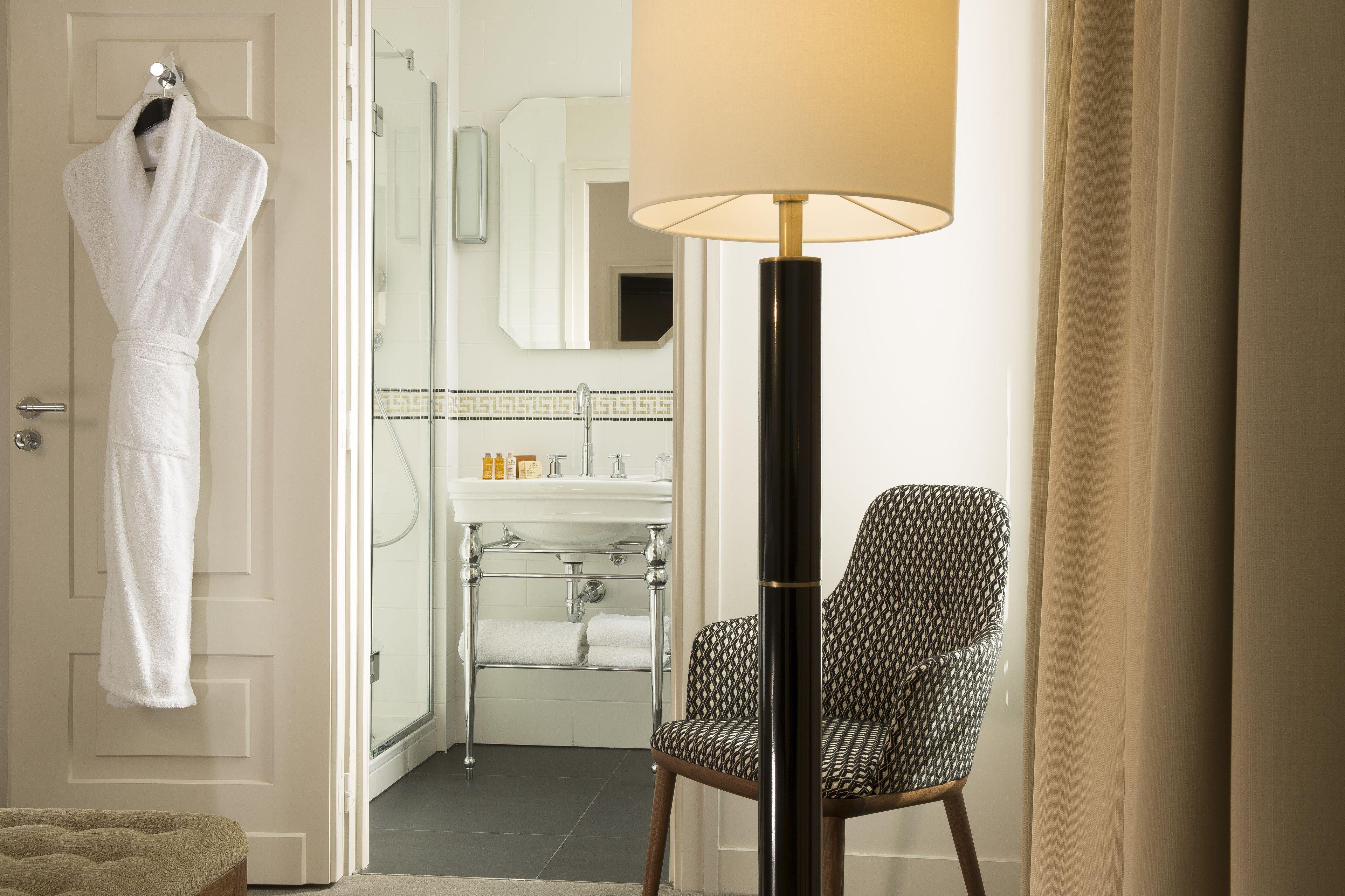 executive room | bathroom | rainfall showerhead, free toiletries, hair dryer, bathrobes