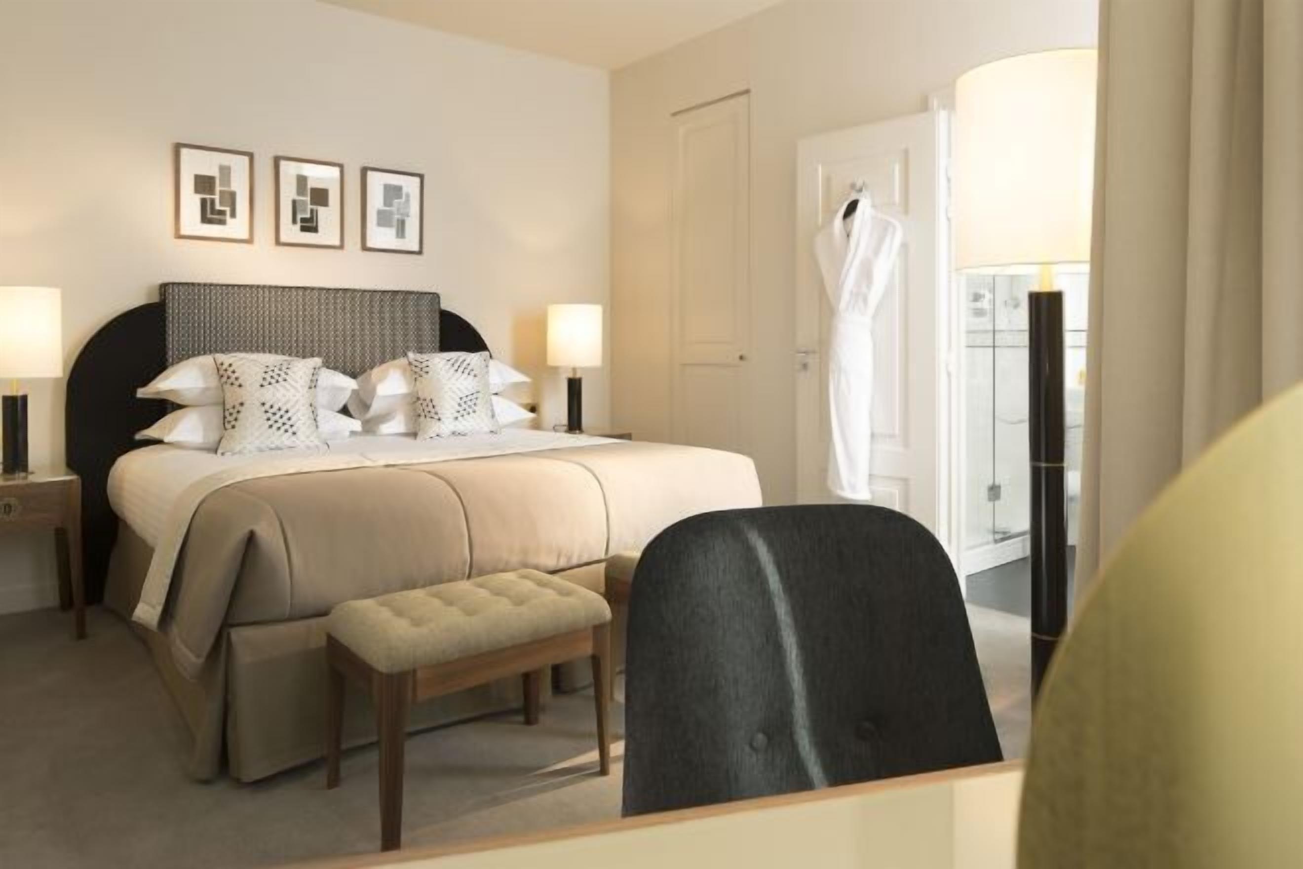 Premium bedding, free minibar items, in-room safe, desk