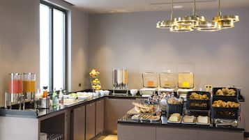 Daily continental breakfast (EUR 26 per person)